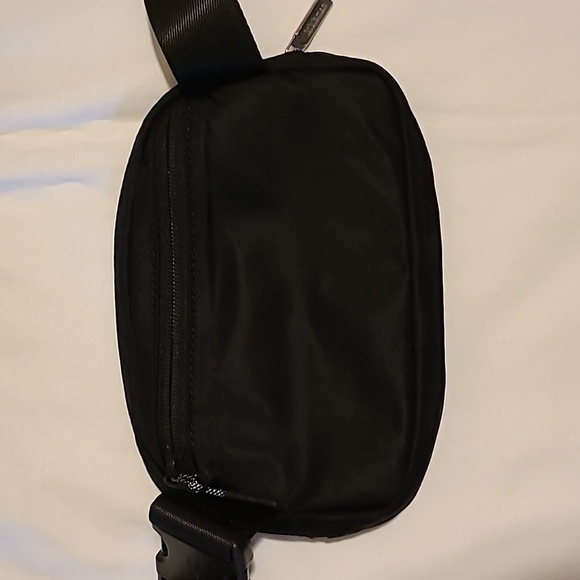 Everywhere Belt Bag Black Lululemon Adjustable Zippers Crossbody Waist - Picture 4 of 12